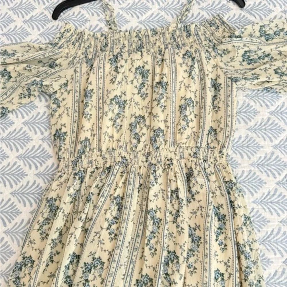 POL Floral off the shoulder with mini straps Cream and Blue Dress - Picture 4 of 11